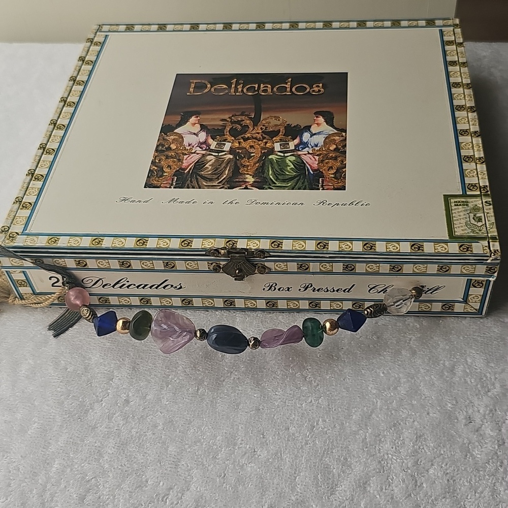 Vintage Unique Delicados Dominican Republic Cigar Box With Beaded Handle EUC - Picture 12 of 15